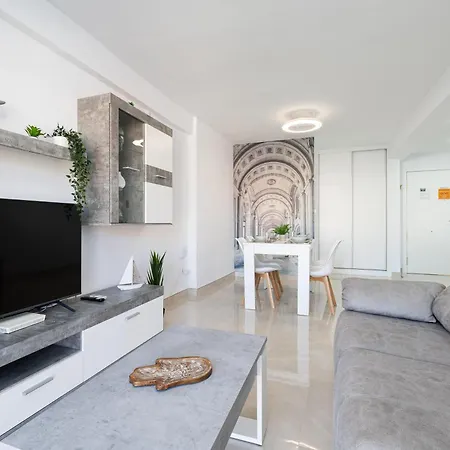 Holidays2malaga Parque Huelin 2nd Line & Terrace Apartment *